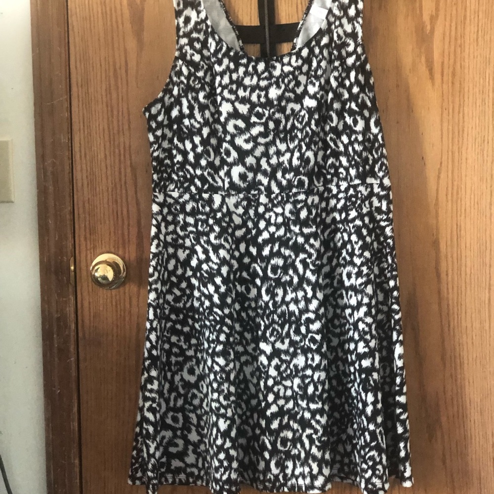 Adorable fit and flare dress!